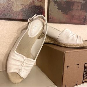 Easy Street Kindly espadrille wedge, EUC, white